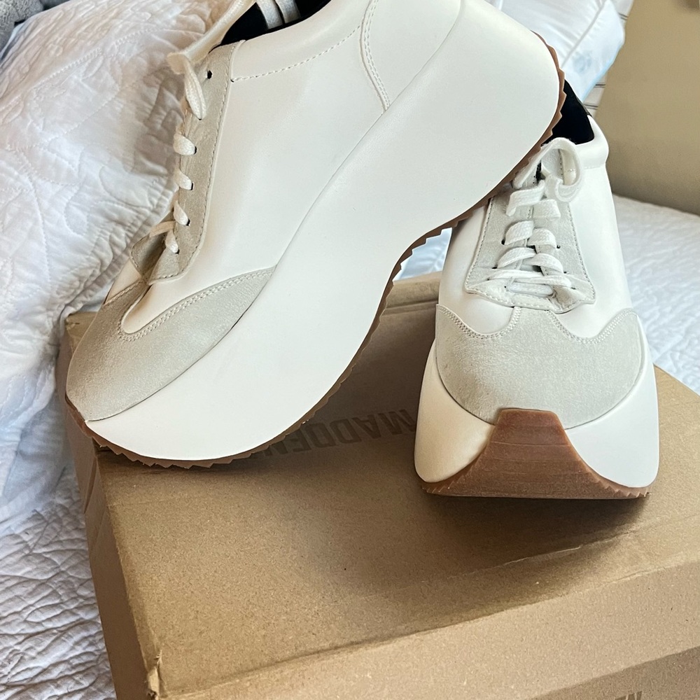 Brand new. Steve Madden Focal platform sneakers size 10 box& receipt from Macys